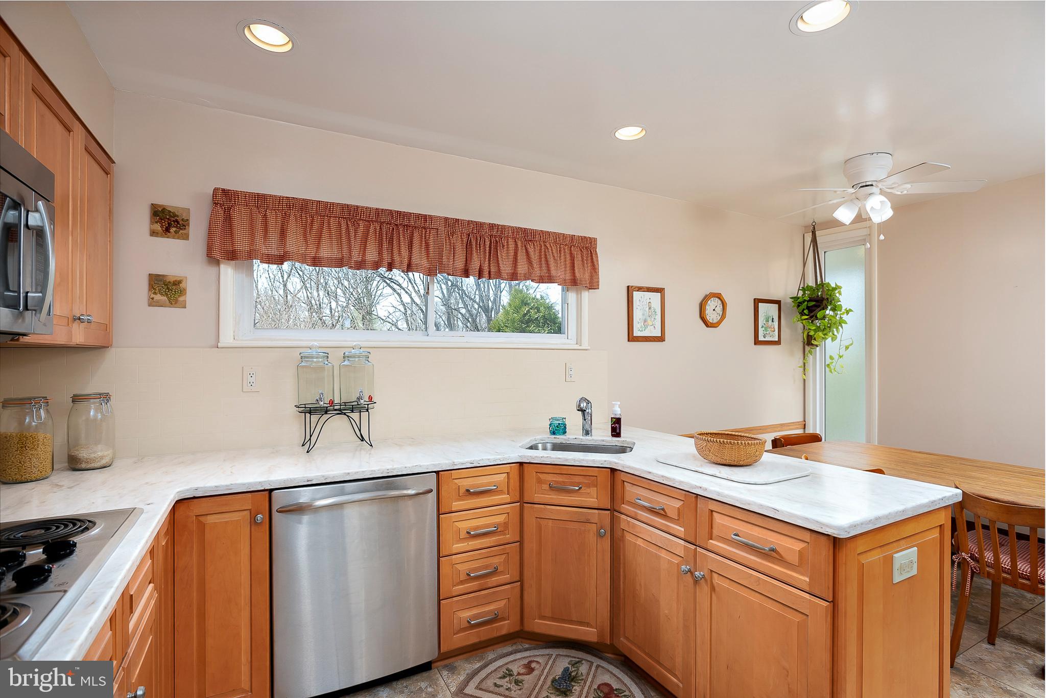 3949 Linthicum Road Dayton, MD 21036 - Photo 13 of 26 Kitchen (alt view)