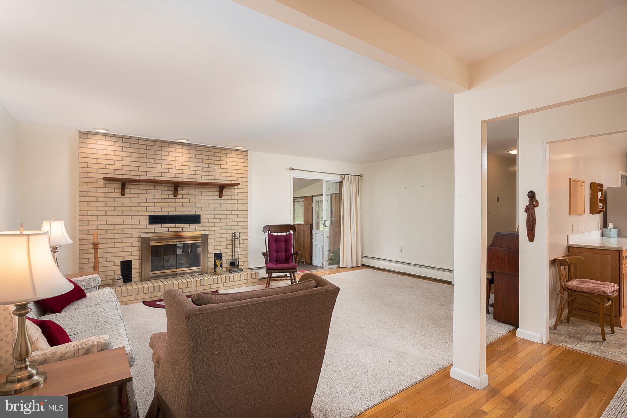 3949 Linthicum Road Dayton, MD 21036 - Photo 6 of 26 Living Room