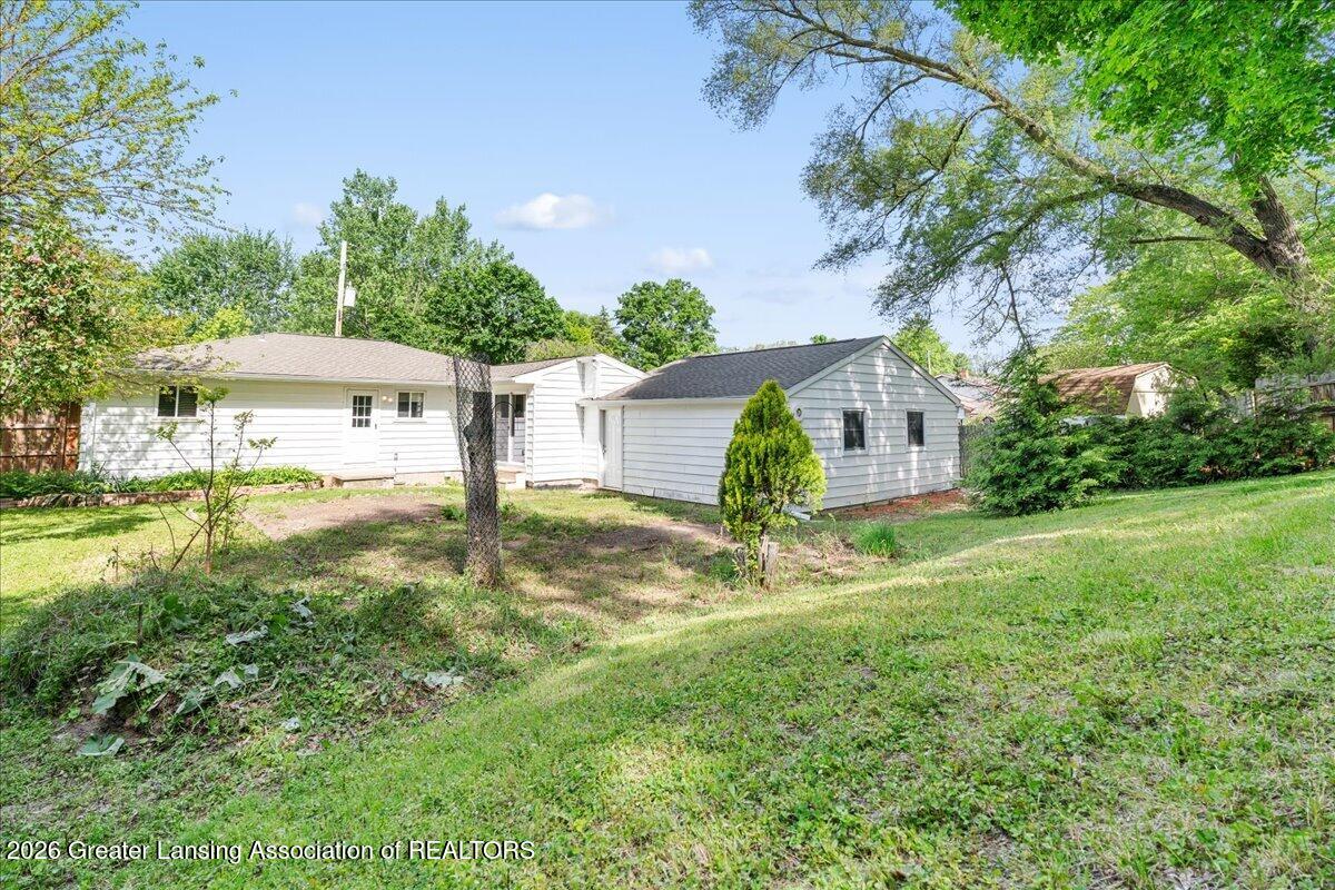2010 Riverside Court Lansing, MI 48906 - Photo 4 of 27 29-Media Jett - 29