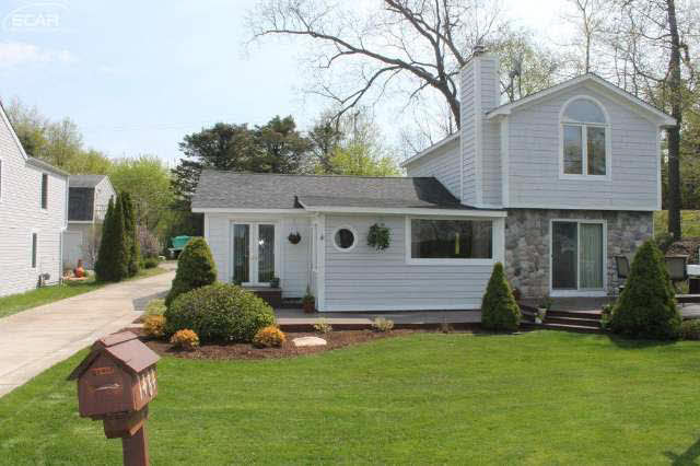 1464 Maxfield Lake Road Hartland, MI 48353 - Photo 2 of 29 21144028-1.JPG