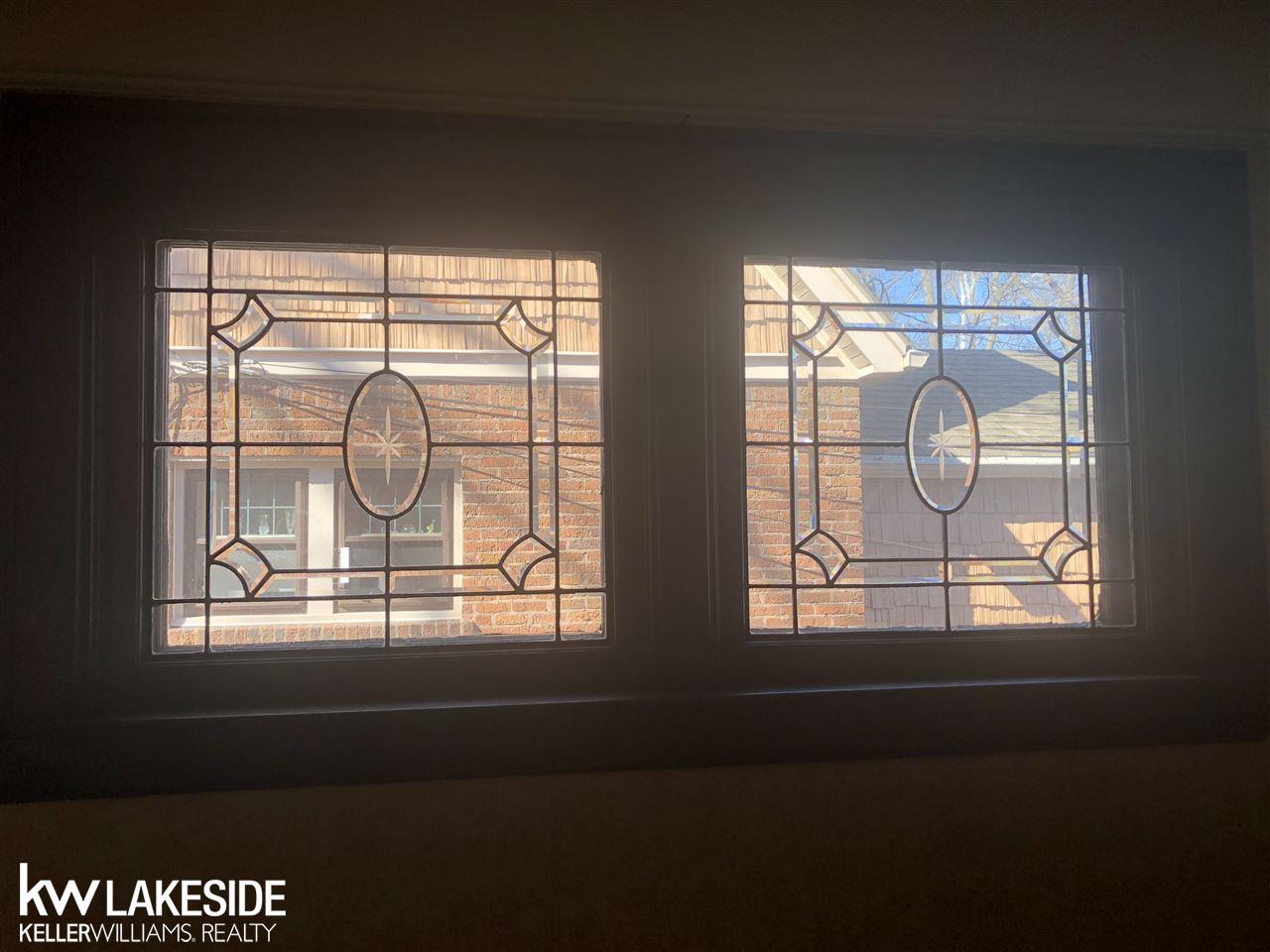 21 Sylvan Avenue Pleasant Ridge, MI 48069 - Photo 7 of 16 Original Leaded Glass Win