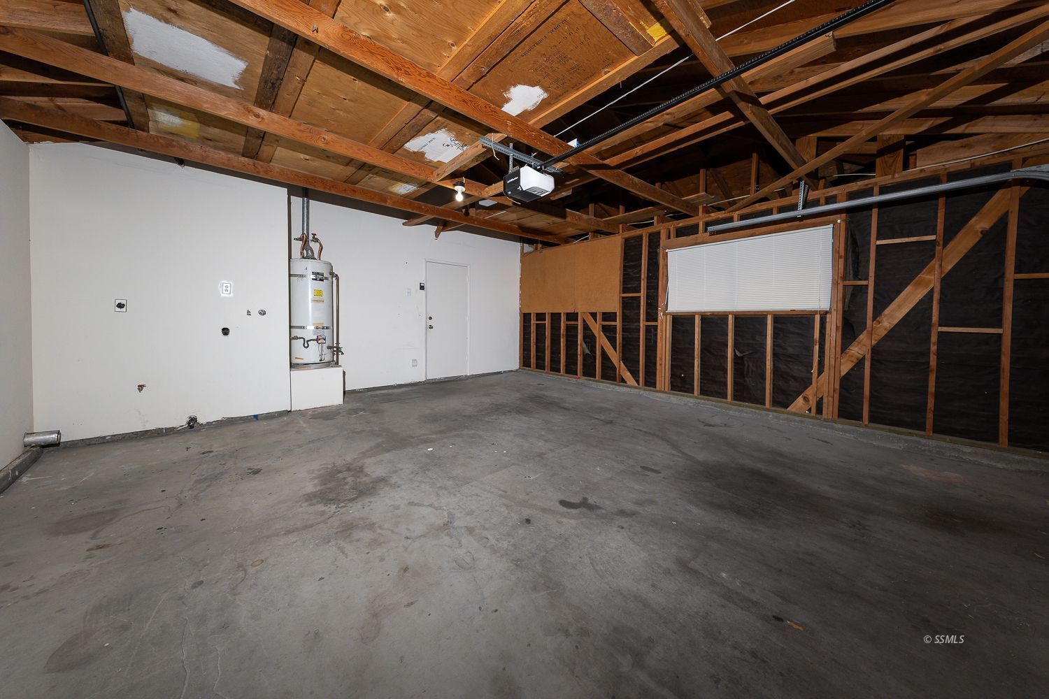 609 West Joyner Avenue Ridgecrest, CA 93555 - Photo 25 of 29 a view of an empty room