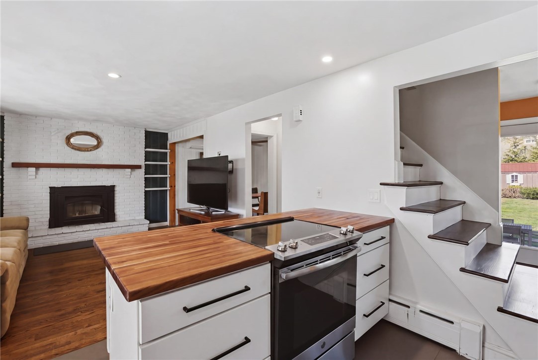 18 Loring Road Bristol, RI 02809 - Photo 10 of 38