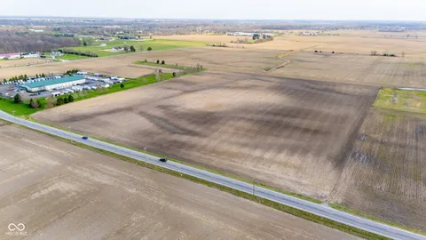 $900,000 | 11901 Highway 32, Zionsville, IN 46077