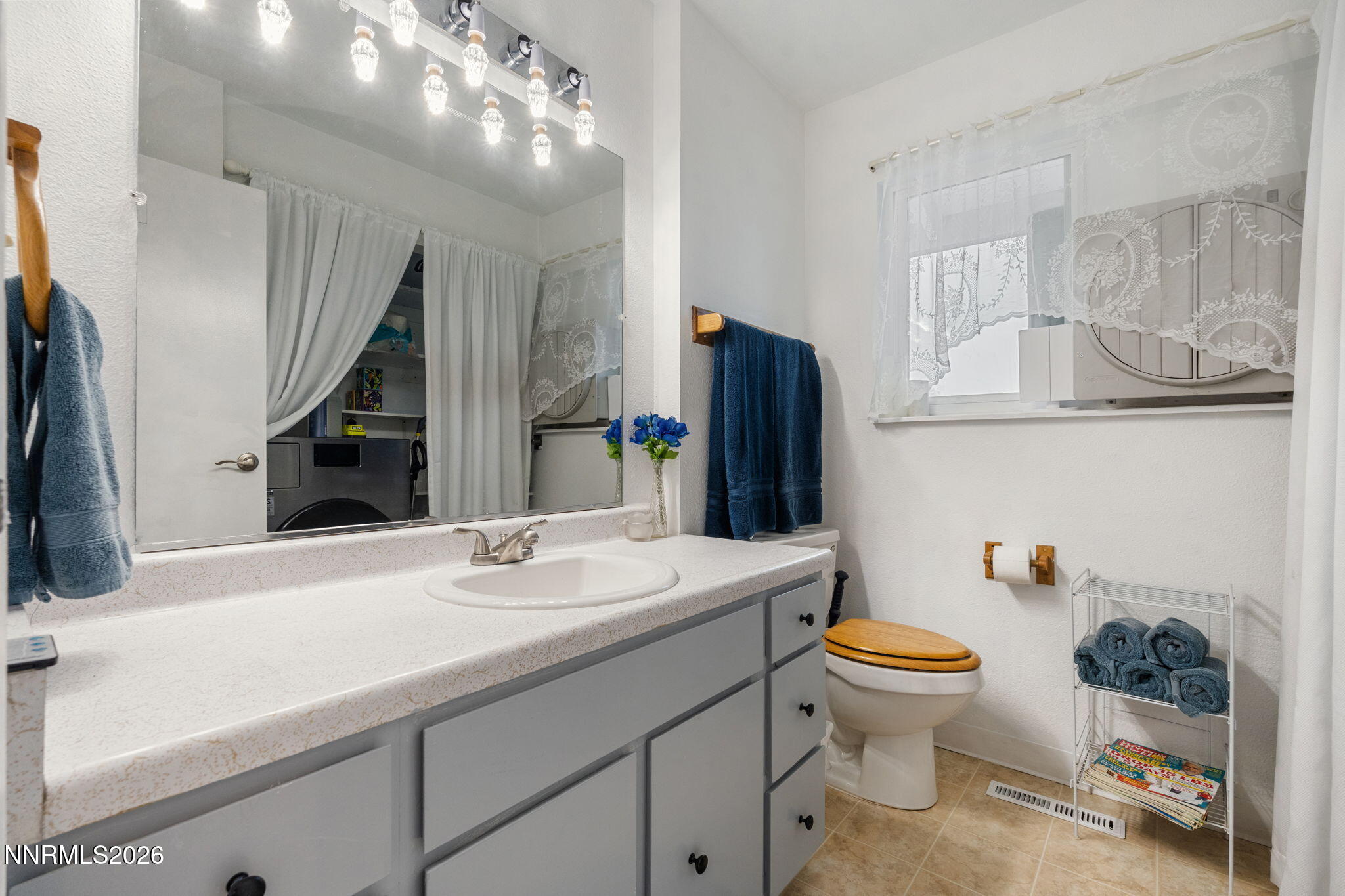 3545 Buckhorn Way Reno, NV 89503 - Photo 15 of 35 Half Bathroom