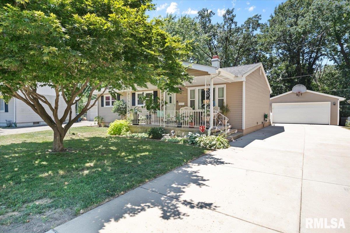 118 Dawn Drive Springfield, IL 62702 - Photo 1 of 44 Gallery Image 1