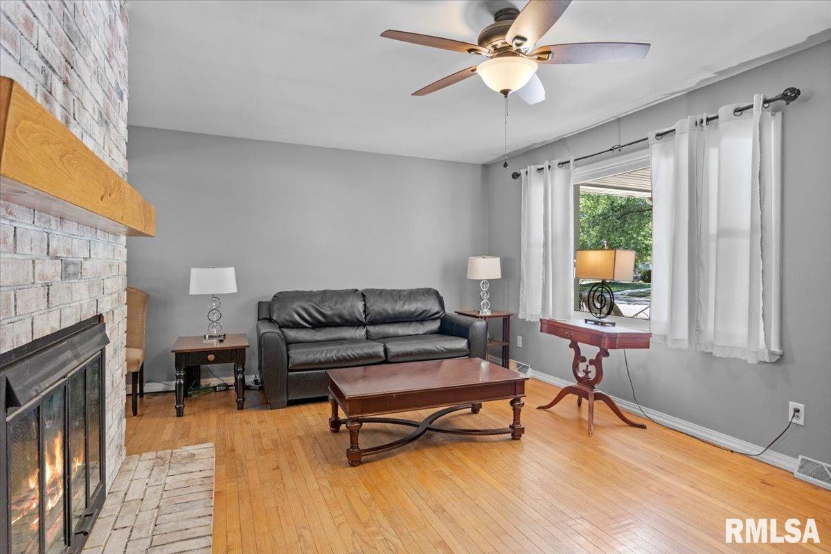 118 Dawn Drive Springfield, IL 62702 - Photo 12 of 44 Gallery Image 12