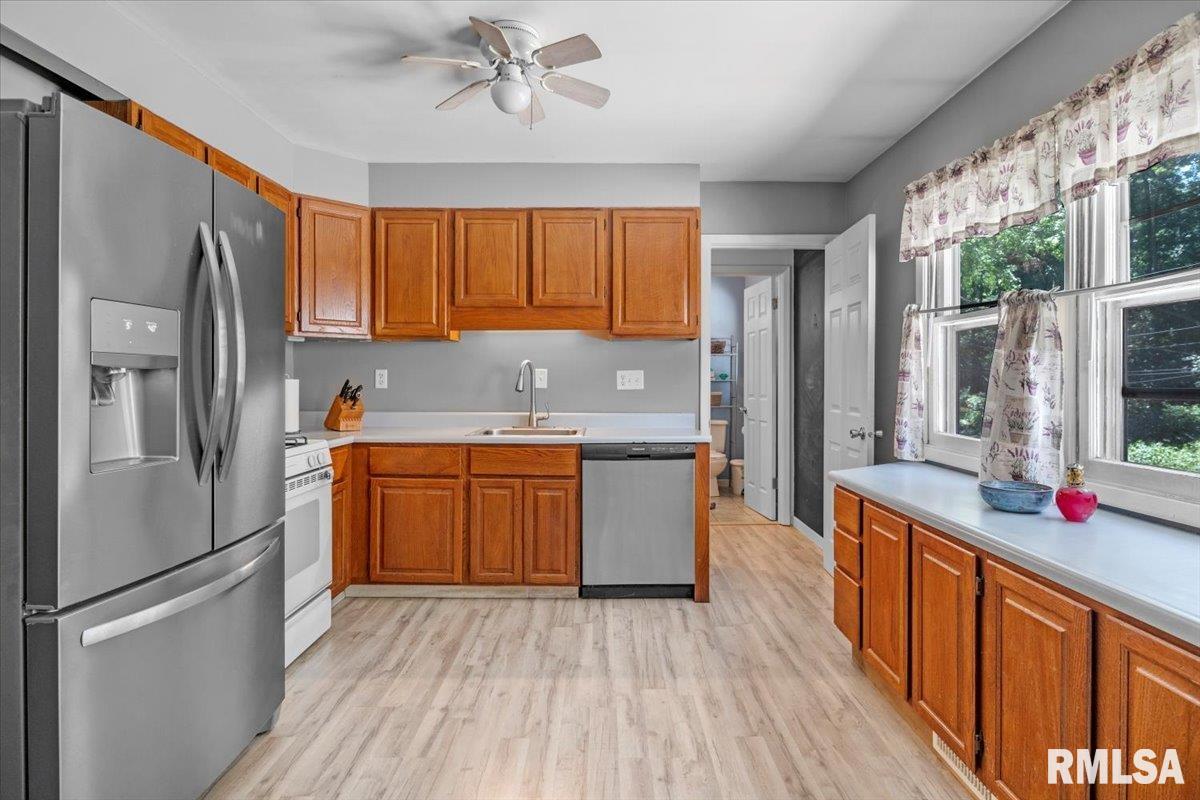 118 Dawn Drive Springfield, IL 62702 - Photo 15 of 44 Gallery Image 15