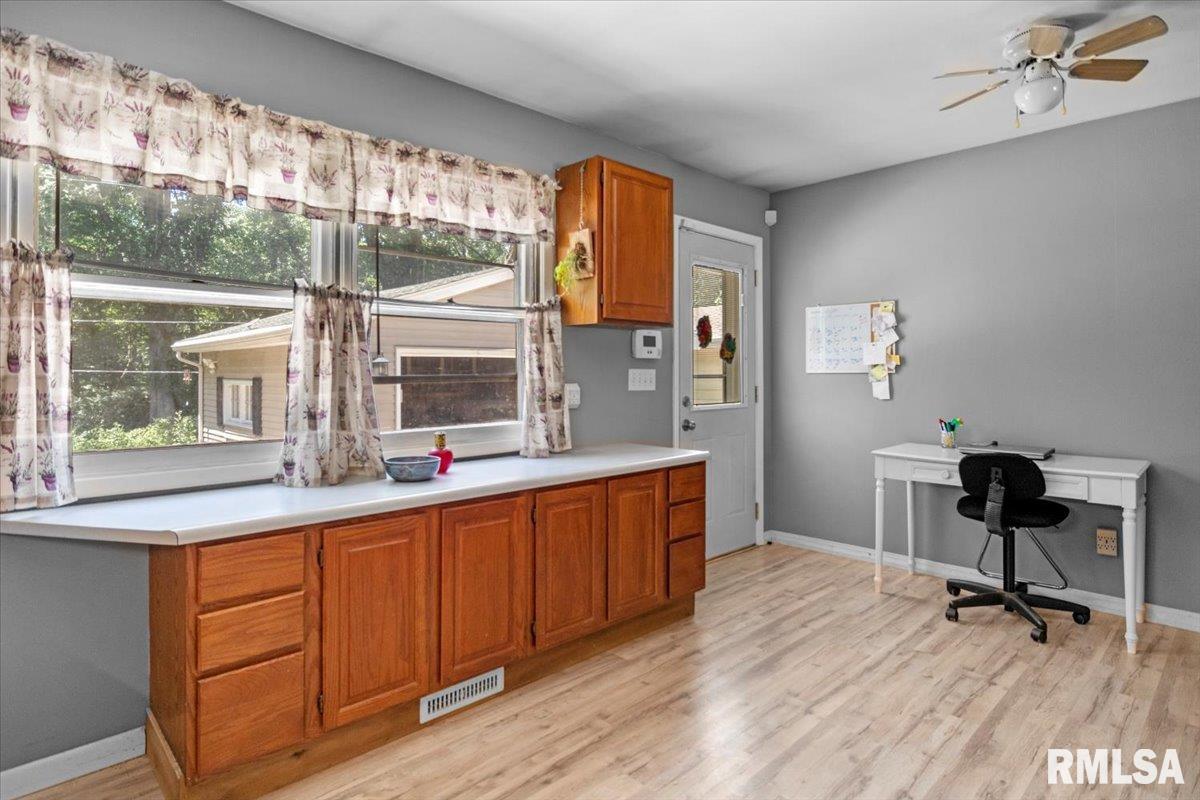118 Dawn Drive Springfield, IL 62702 - Photo 17 of 44 Gallery Image 17