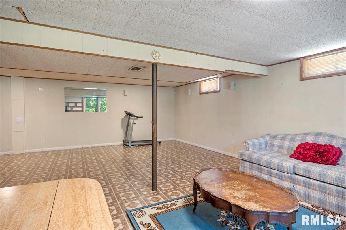 118 Dawn Drive Springfield, IL 62702 - Photo 32 of 44 Gallery Image 32