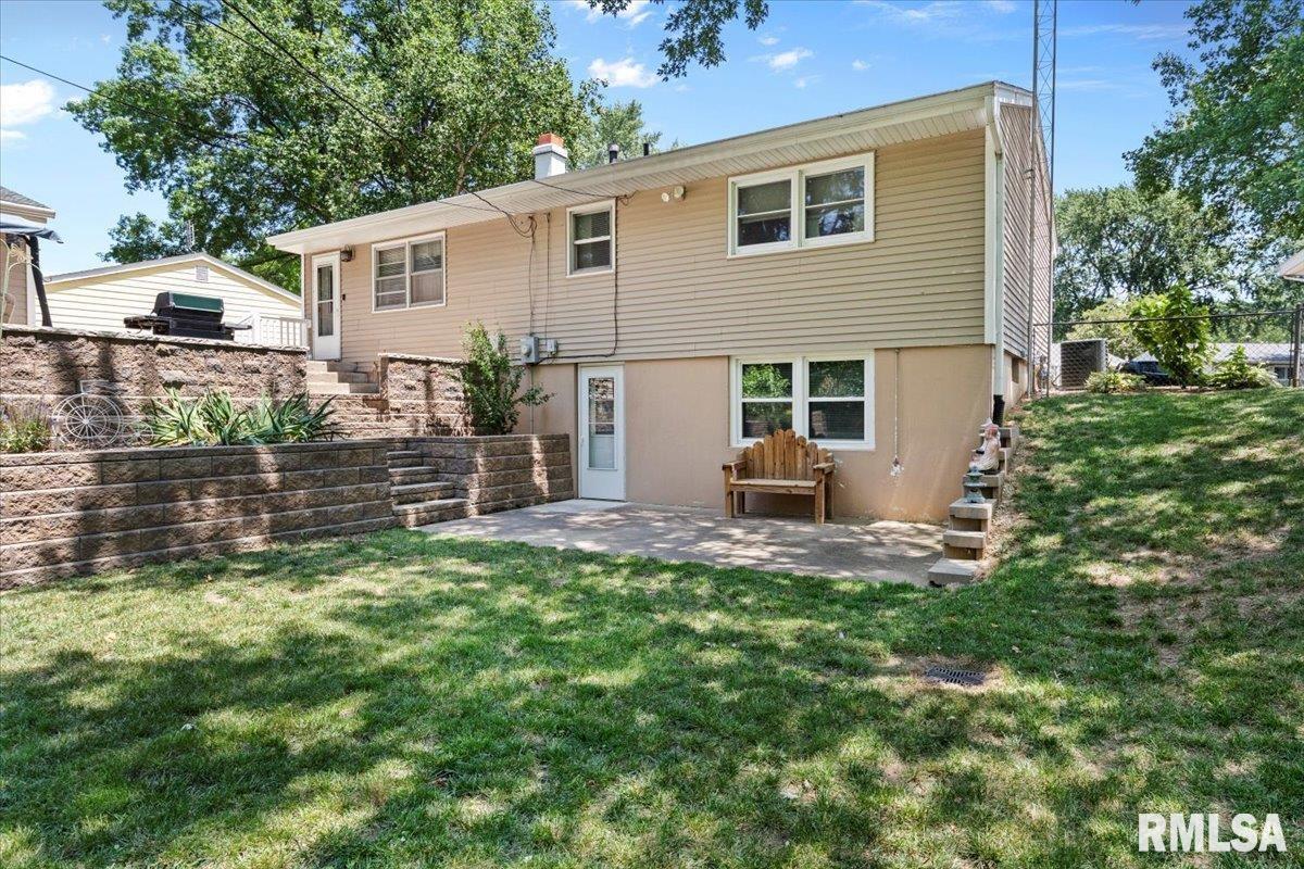 118 Dawn Drive Springfield, IL 62702 - Photo 5 of 44 Gallery Image 5