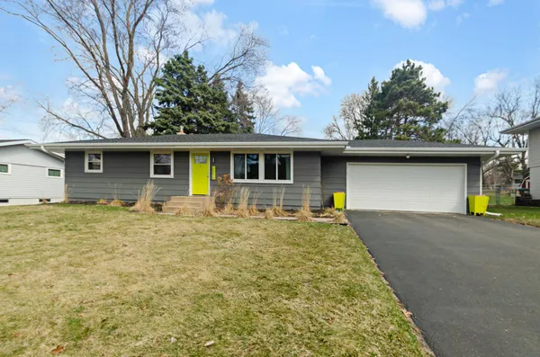 $400,000 | 2513 Blomquist Avenue, White Bear Lake, MN 55110