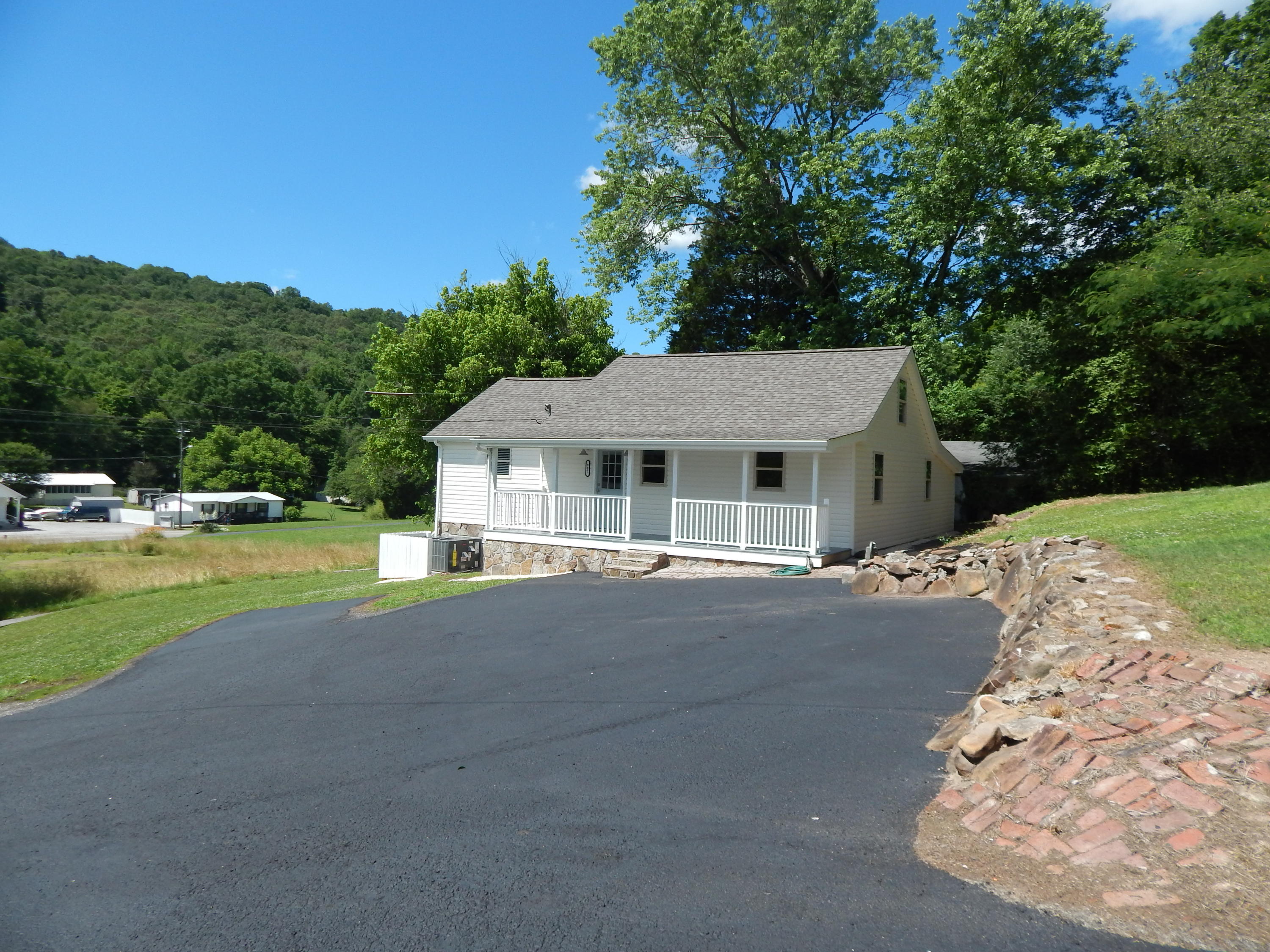 907 Wilson Road Oliver Springs, TN 37840 - Photo 22 of 27 DSCN5448