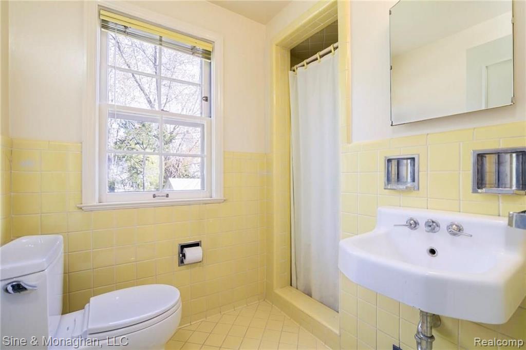74 Handy Road Grosse Pointe Farms, MI 48236 - Photo 19 of 28