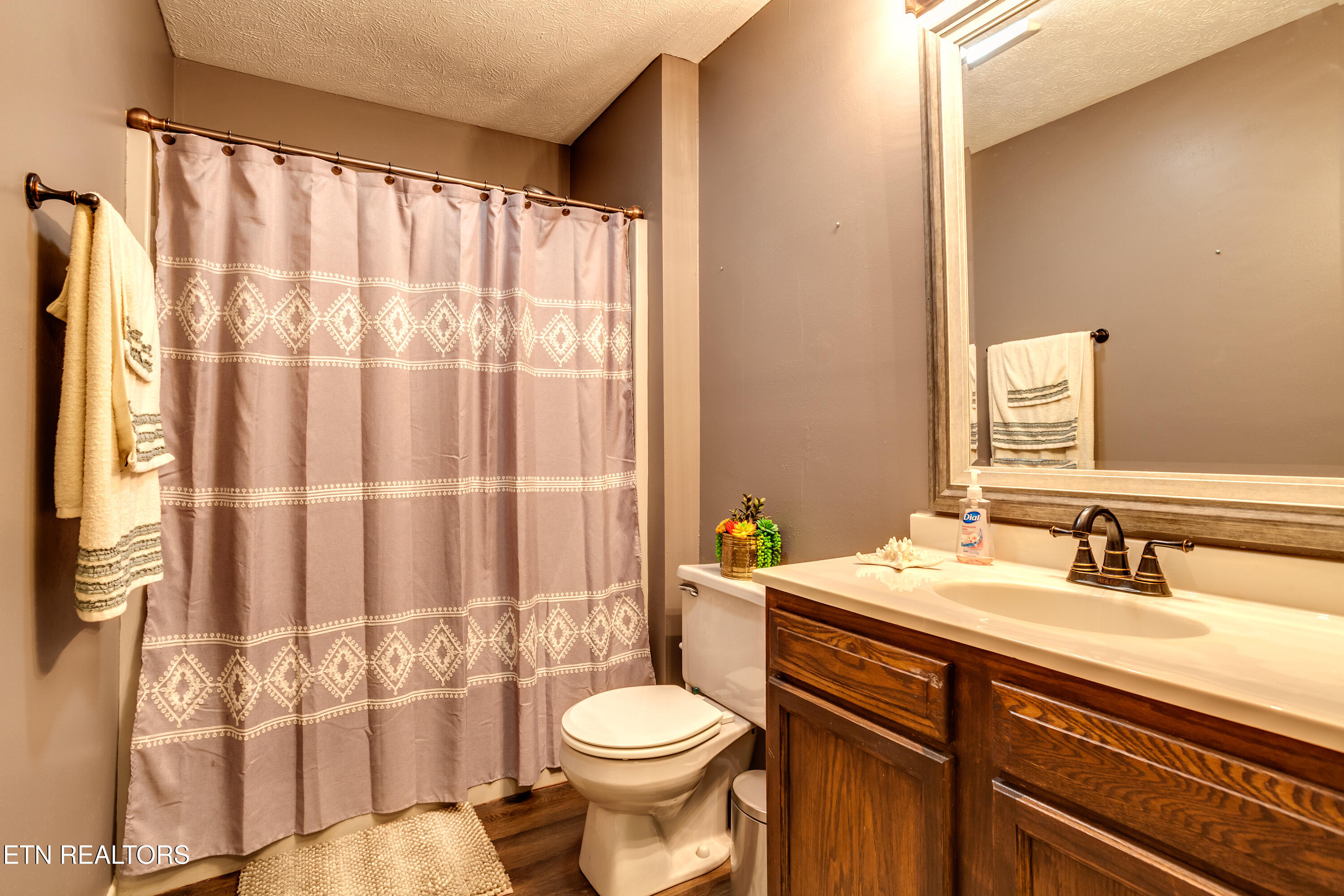 7312 Clarendon Road Powell, TN 37849 - Photo 23 of 35 23 Guest Bath
