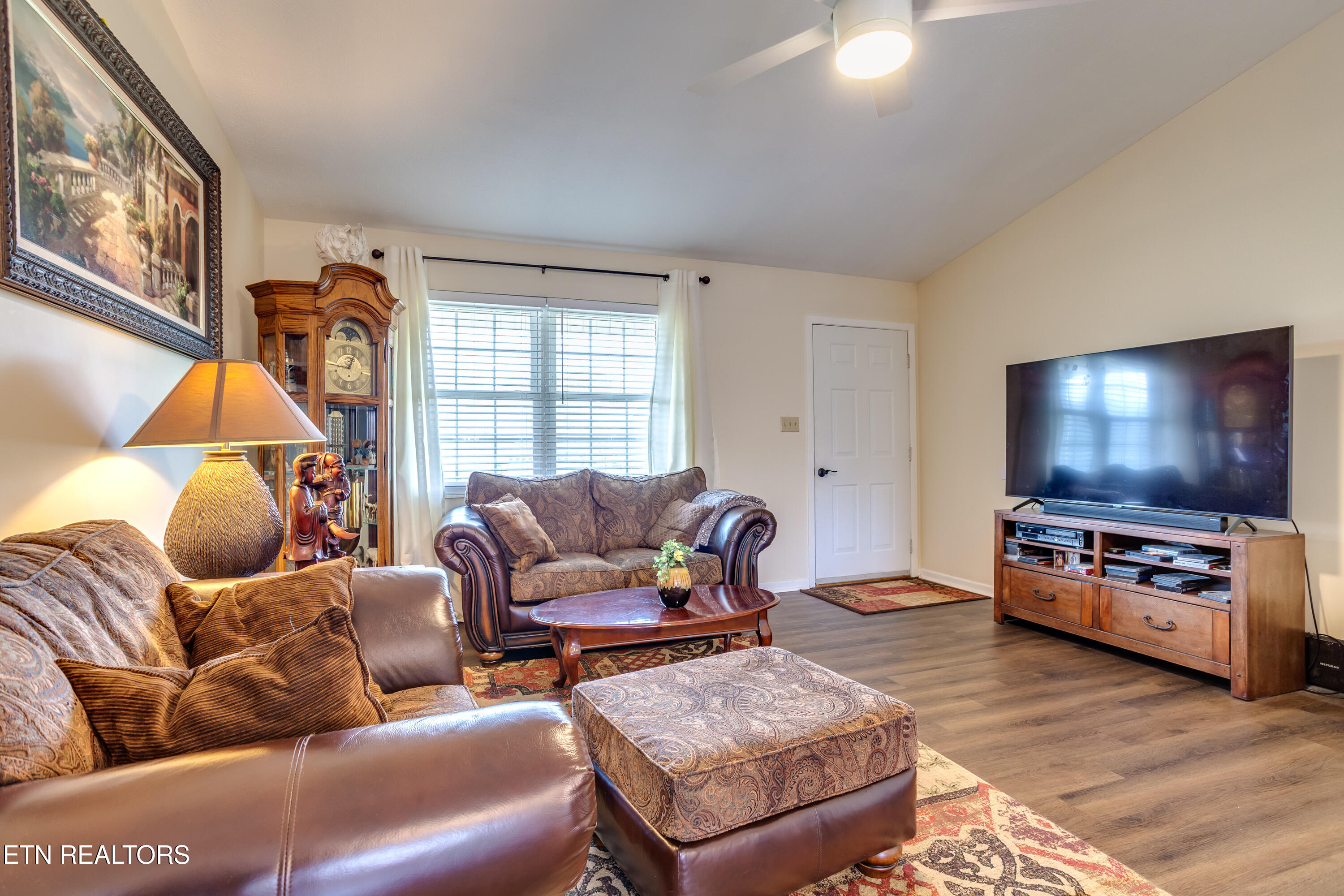 7312 Clarendon Road Powell, TN 37849 - Photo 8 of 35 8 Family Room
