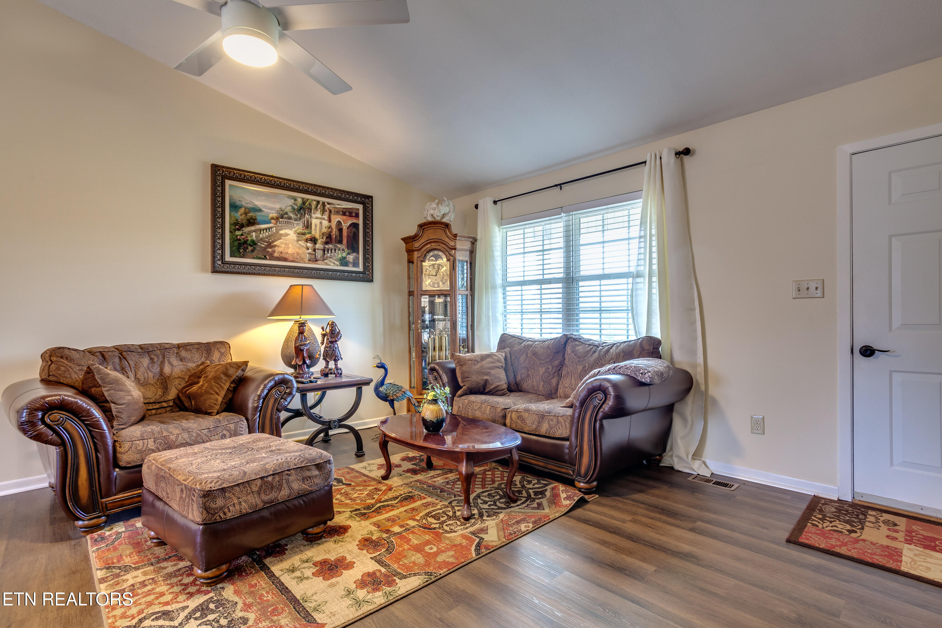 7312 Clarendon Road Powell, TN 37849 - Photo 9 of 35 9 Family Room