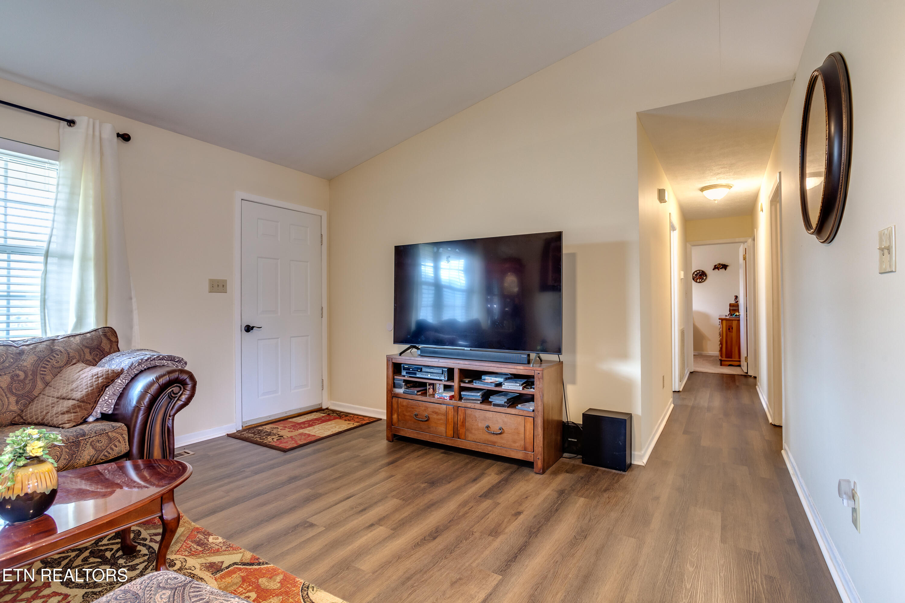 7312 Clarendon Road Powell, TN 37849 - Photo 10 of 35 10 Family Room