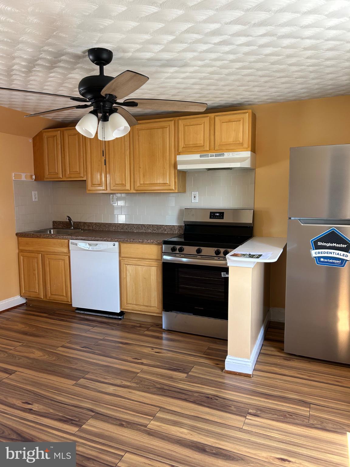 431 Rhawn Street Philadelphia, PA 19111 - Photo 2 of 12 Charming kitchen with modern finishes.