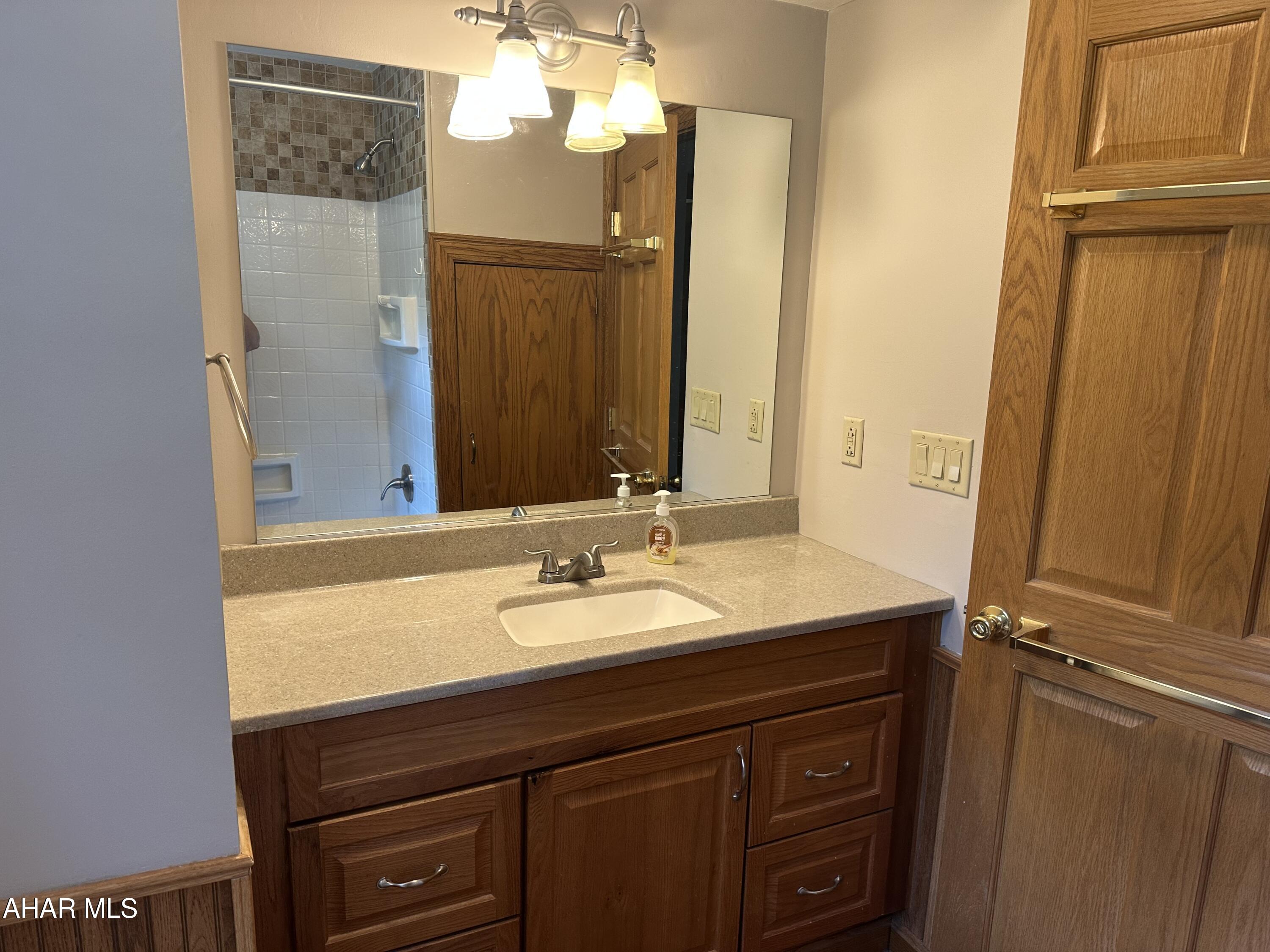 328 Avalon Road Altoona, PA 16601 - Photo 13 of 34