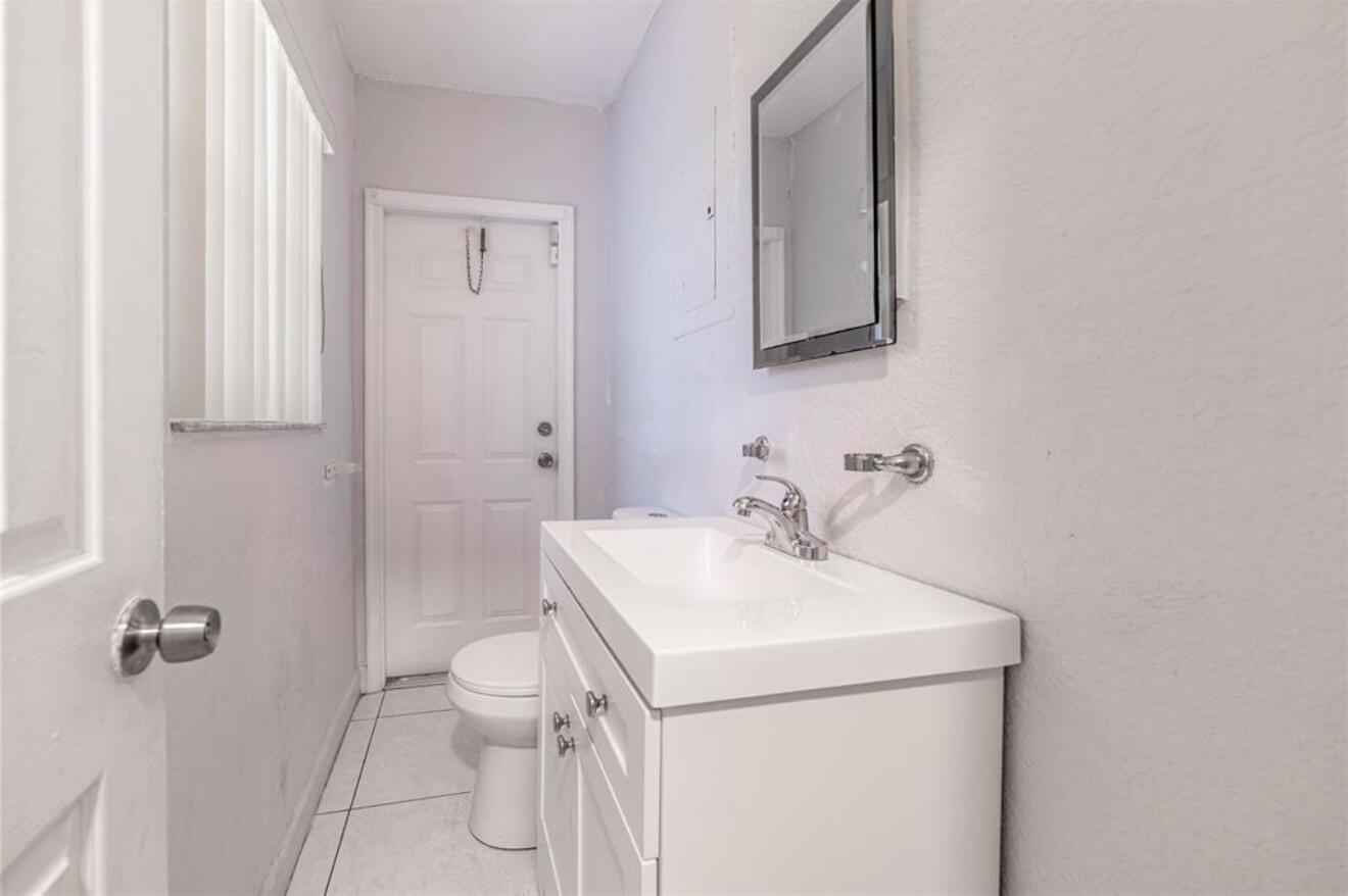 4416 West Broward Boulevard Plantation, FL 33317 - Photo 14 of 24 IMG_4211