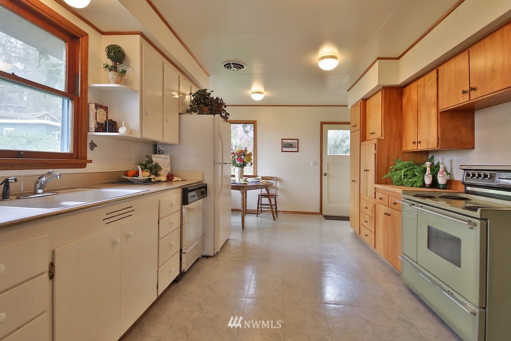 4865 Marshall Road Clinton, WA 98236 - Photo 12 of 25 Gallery Image 12