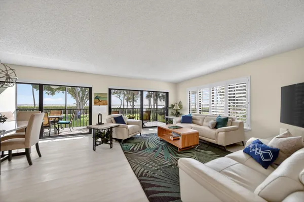 $3,700 | 218 Northeast Edgewater Drive, Jensen Beach, FL 34957