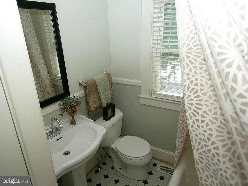 3514 Rolling Rd. Baltimore, MD 21244 - Photo 13 of 20 Bath