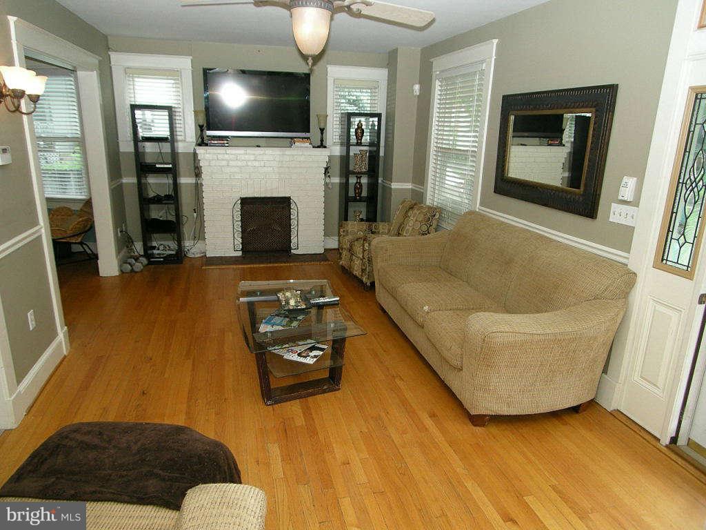 3514 Rolling Rd. Baltimore, MD 21244 - Photo 14 of 20 Living Room