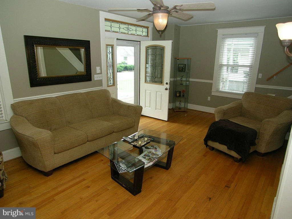 3514 Rolling Rd. Baltimore, MD 21244 - Photo 15 of 20 Family Room