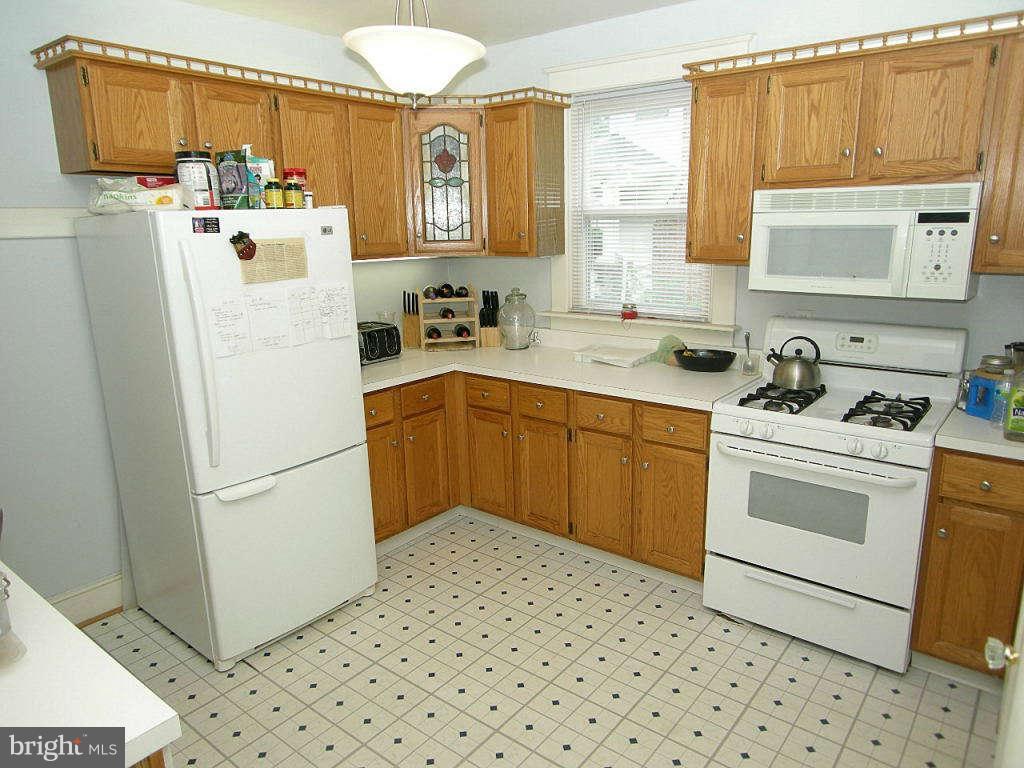 3514 Rolling Rd. Baltimore, MD 21244 - Photo 7 of 20 Kitchen
