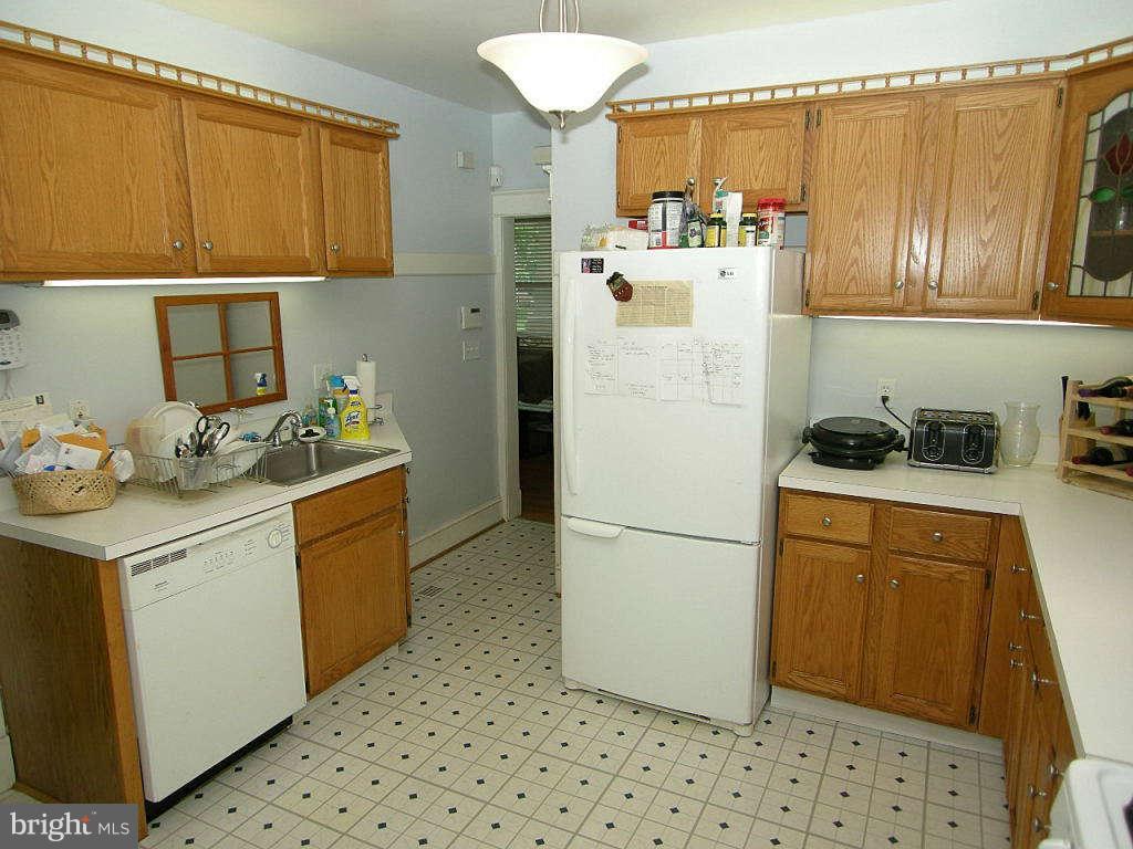 3514 Rolling Rd. Baltimore, MD 21244 - Photo 8 of 20 Kitchen