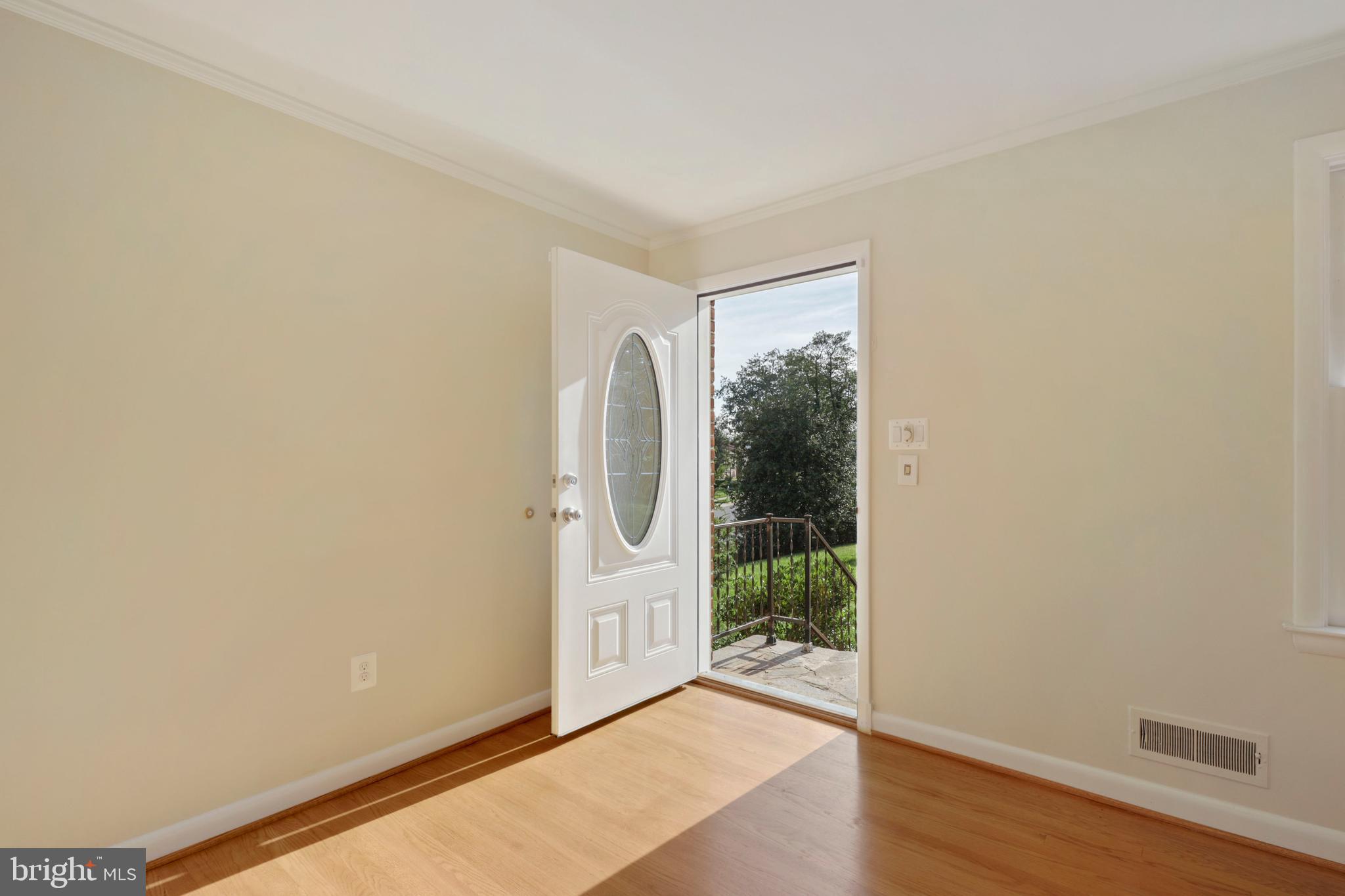 106 Croftley Road Lutherville-Timonium, MD 21093 - Photo 2 of 27 Entry