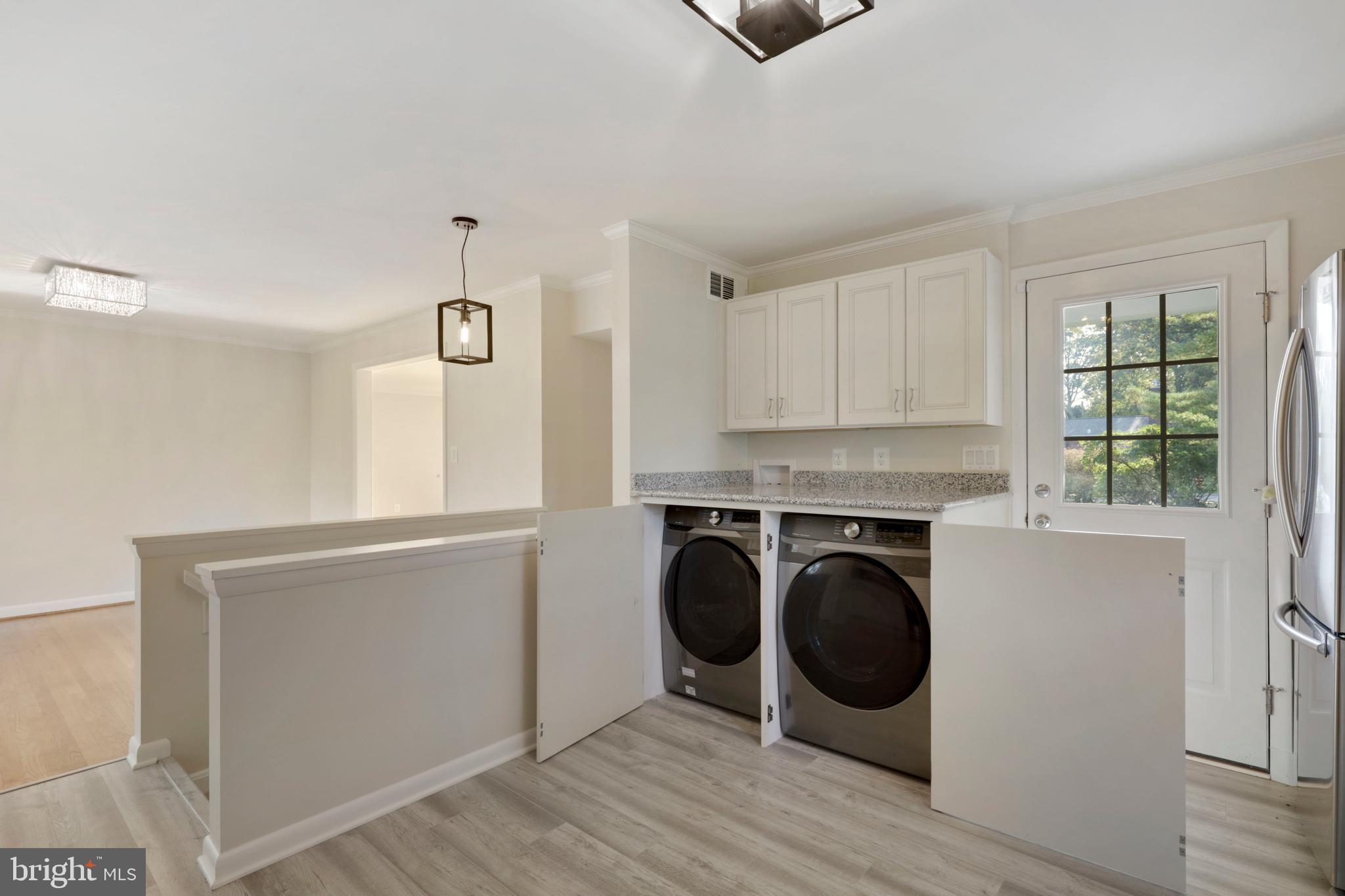 106 Croftley Road Lutherville-Timonium, MD 21093 - Photo 12 of 27 Kitchen with Laundry
