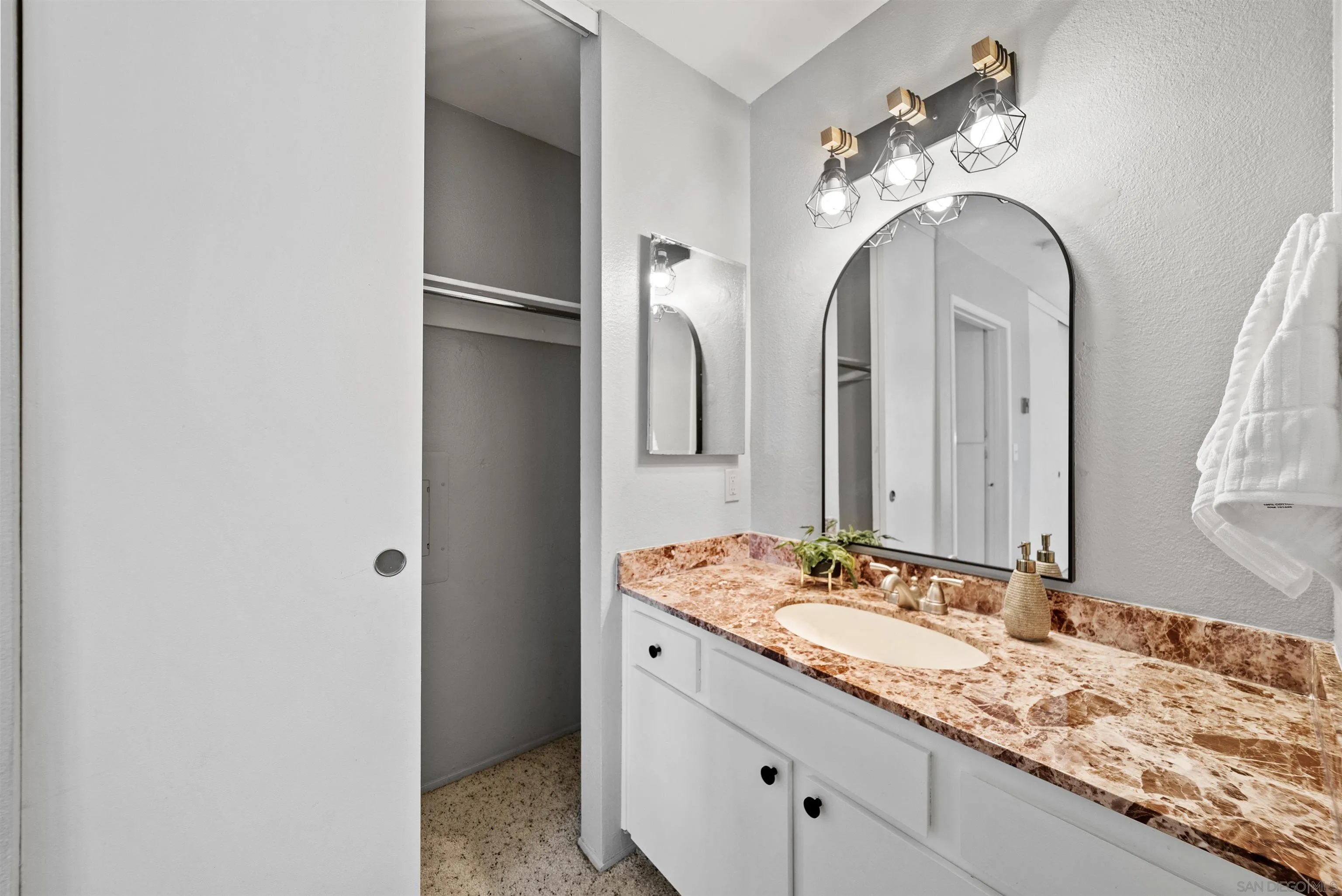 5910 Rancho Mission Road, Unit 37 San Diego, CA 92108 - Photo 11 of 46 Gallery Image 11
