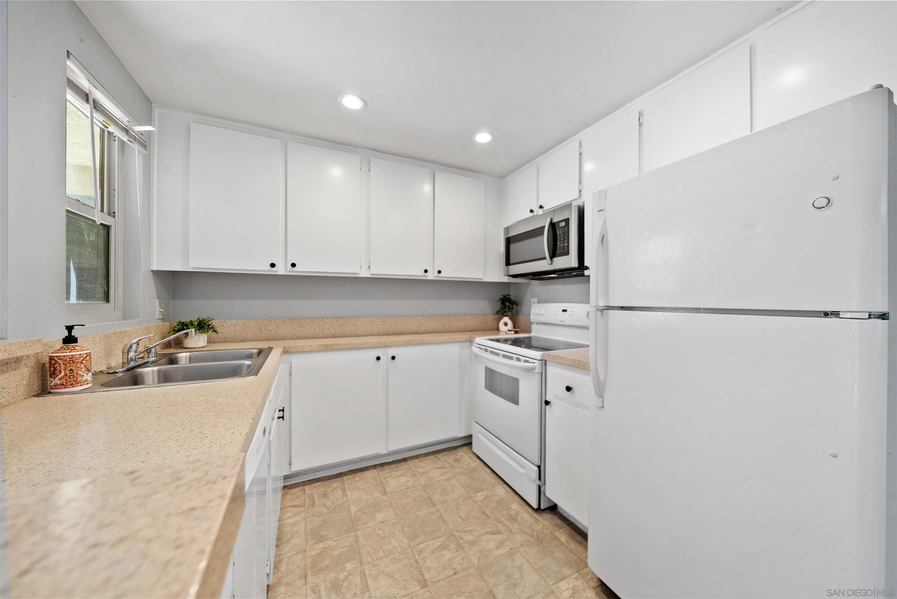 5910 Rancho Mission Road, Unit 37 San Diego, CA 92108 - Photo 14 of 46 Gallery Image 14
