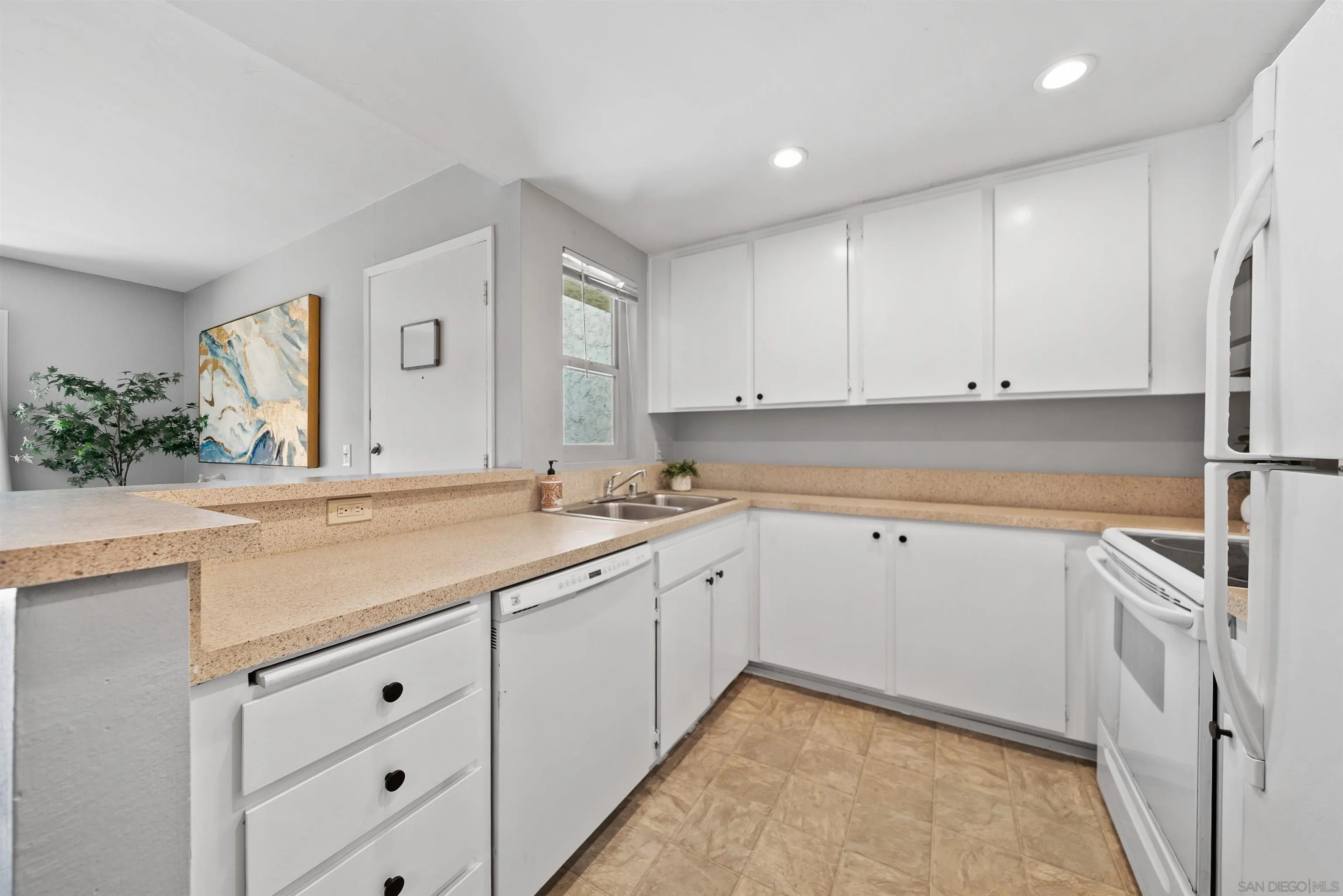 5910 Rancho Mission Road, Unit 37 San Diego, CA 92108 - Photo 15 of 46 Gallery Image 15