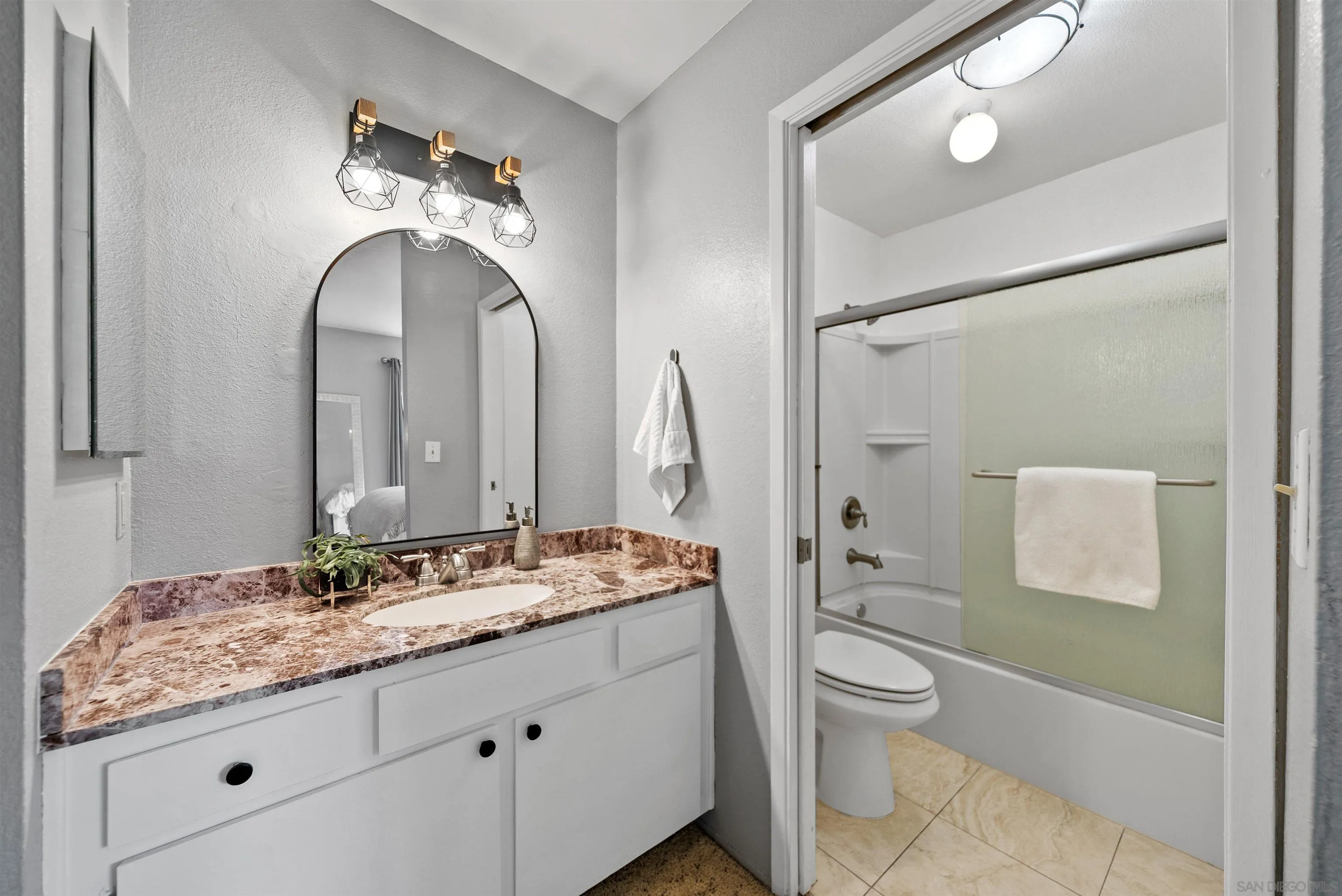 5910 Rancho Mission Road, Unit 37 San Diego, CA 92108 - Photo 10 of 46 Gallery Image 10