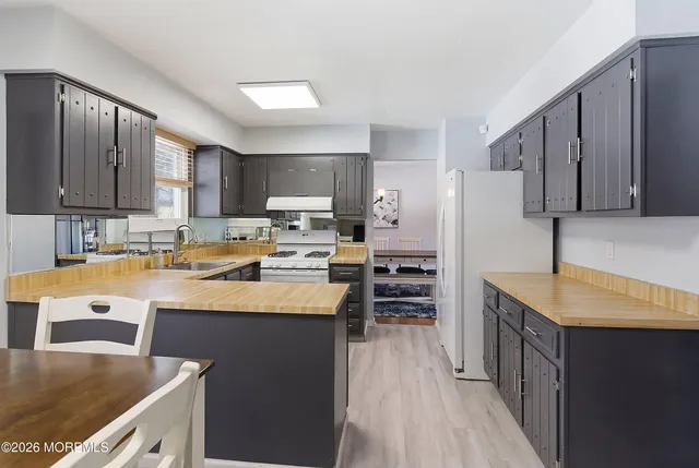 $699,900 | 7 Colonial Court, Howell, NJ 07731