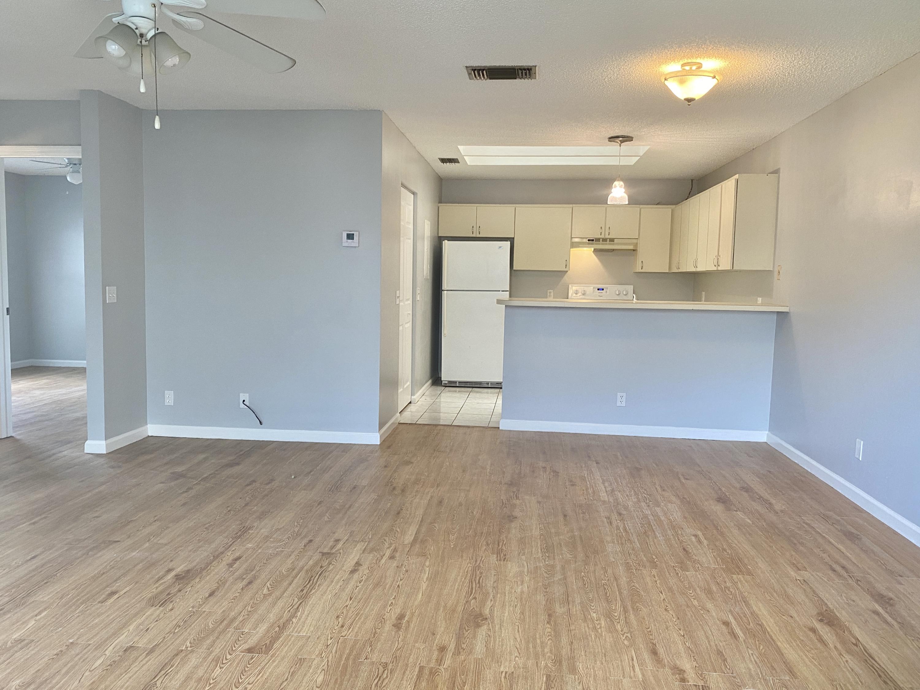 5330 Elmhurst Road, Unit G West Palm Beach, FL 33417 - Photo 8 of 22 D982CD5B-282D-40CA-ABA8-BE65CF6B2841