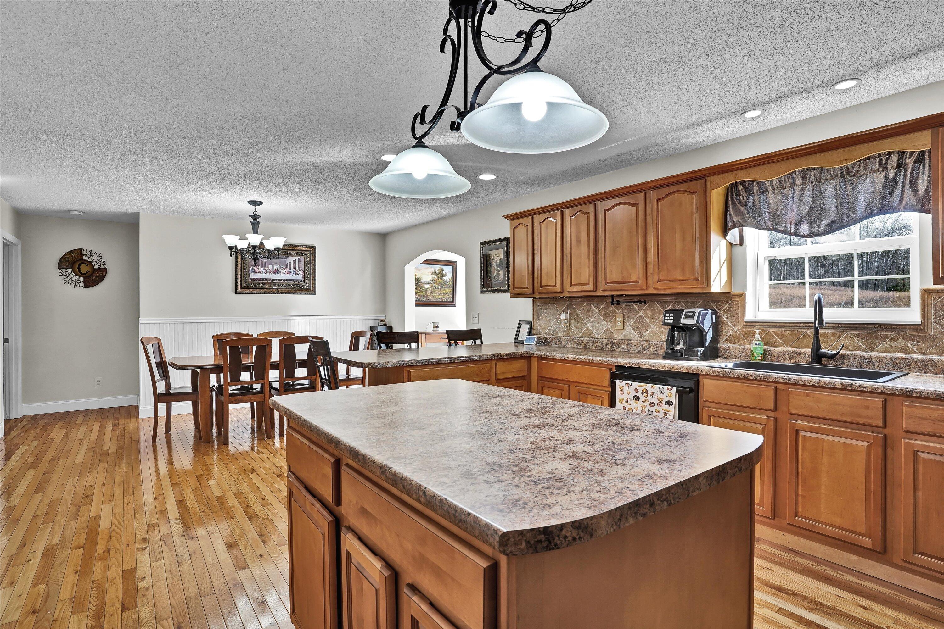 1911 Chinquipin Road Sneedville, TN 37869 - Photo 11 of 47 15-1911 Chinquipin Rd-15
