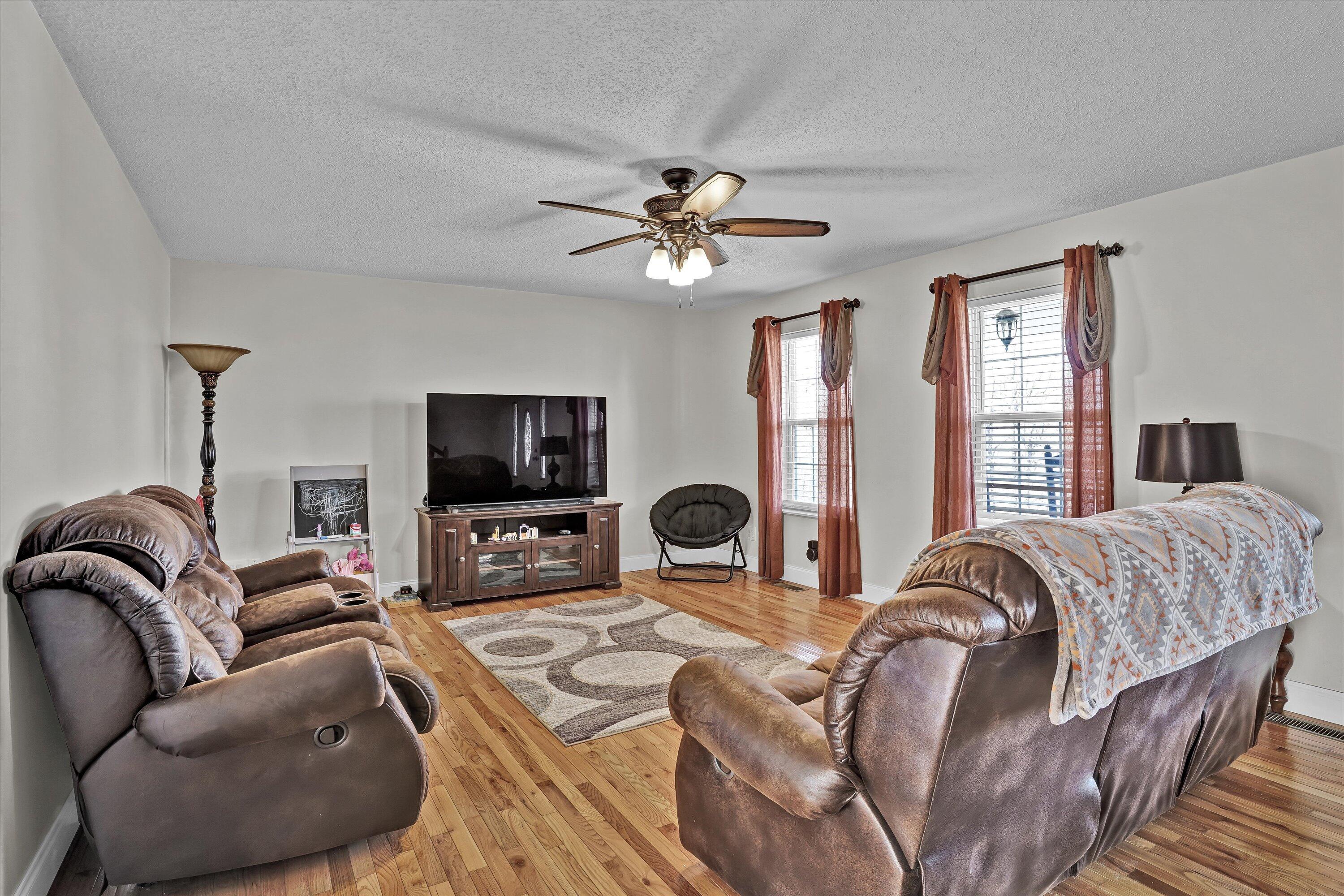 1911 Chinquipin Road Sneedville, TN 37869 - Photo 8 of 47 1-1911 Chinquipin Rd-7