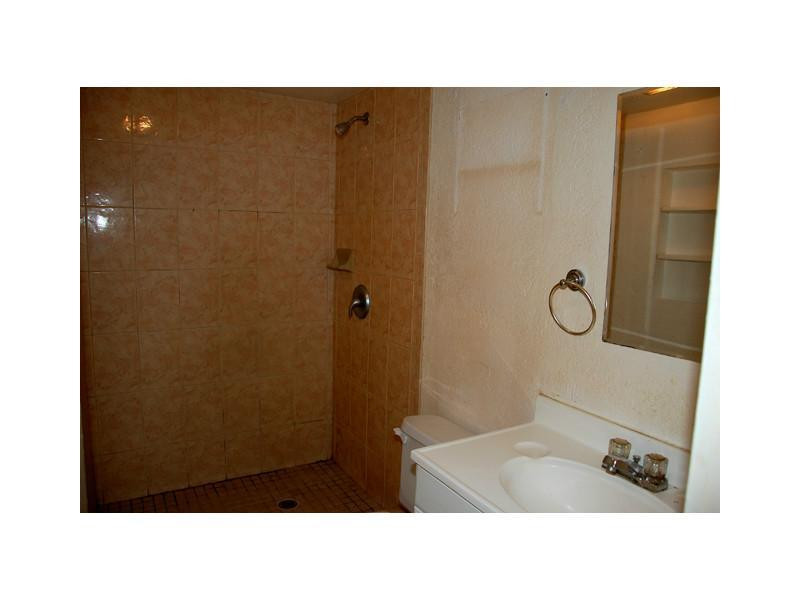 415 Coventry Street Boca Raton, FL 33487 - Photo 17 of 18 Bathroom