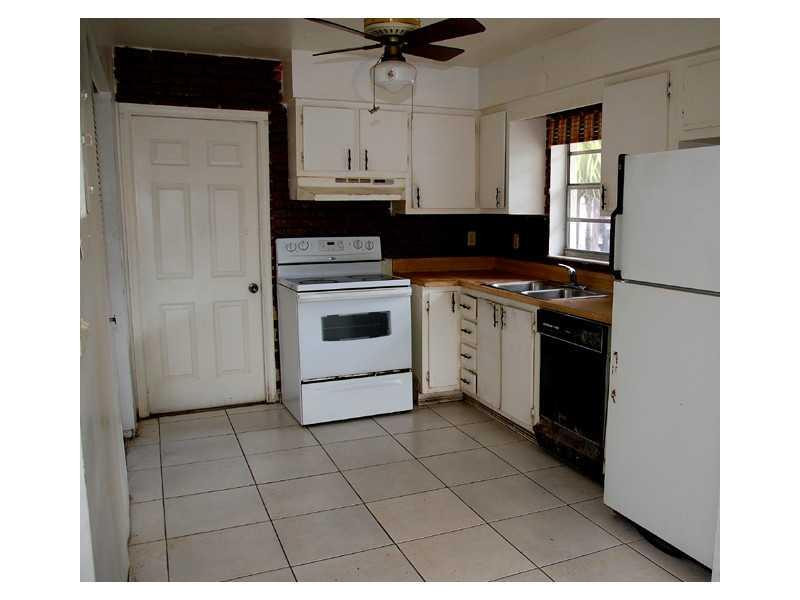 415 Coventry Street Boca Raton, FL 33487 - Photo 6 of 18 Kitchen