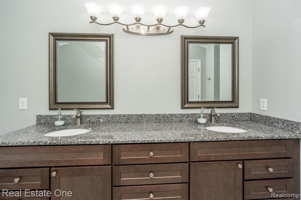 1143 Waycroft Lane Rochester, MI 48307 - Photo 33 of 54