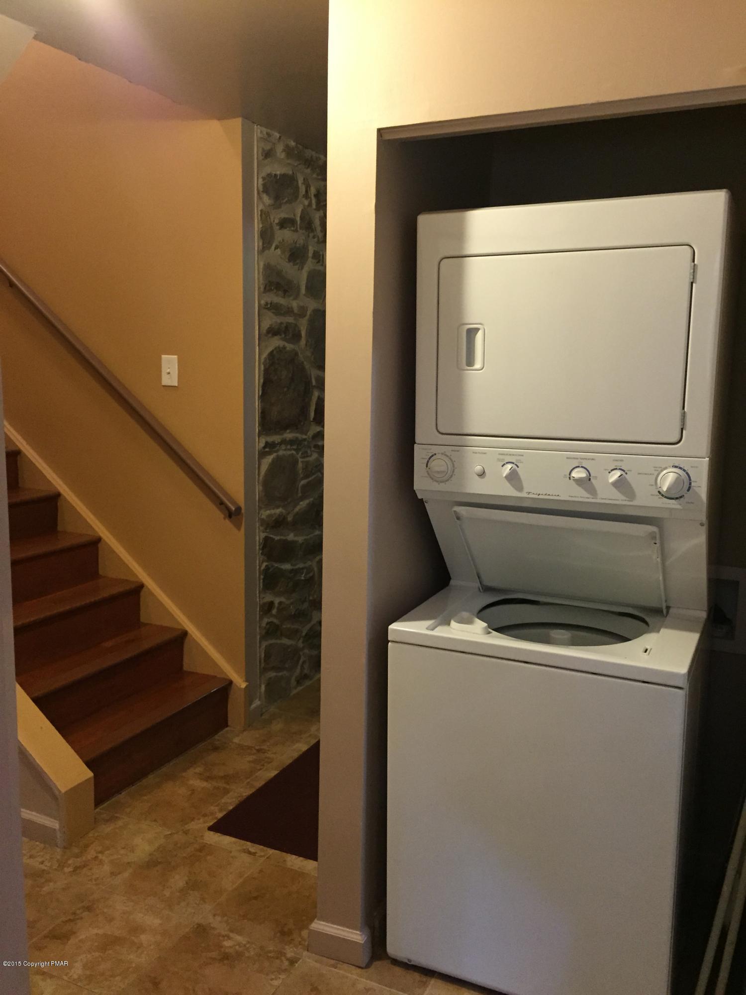 180 Brier Crest Road Blakeslee, PA 18610 - Photo 15 of 32 Washer & Dryer included