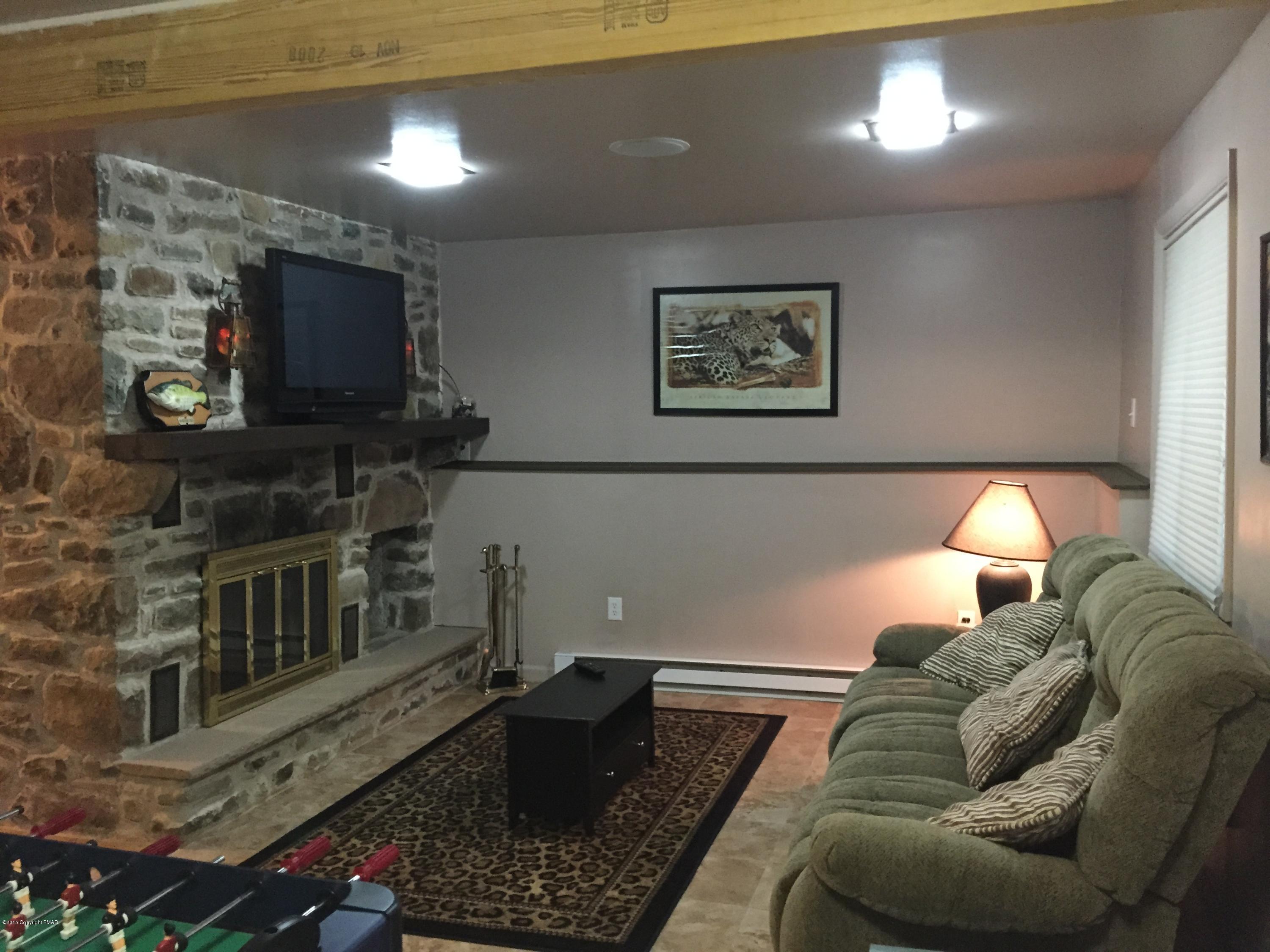 180 Brier Crest Road Blakeslee, PA 18610 - Photo 20 of 32 FAMILY ROOM