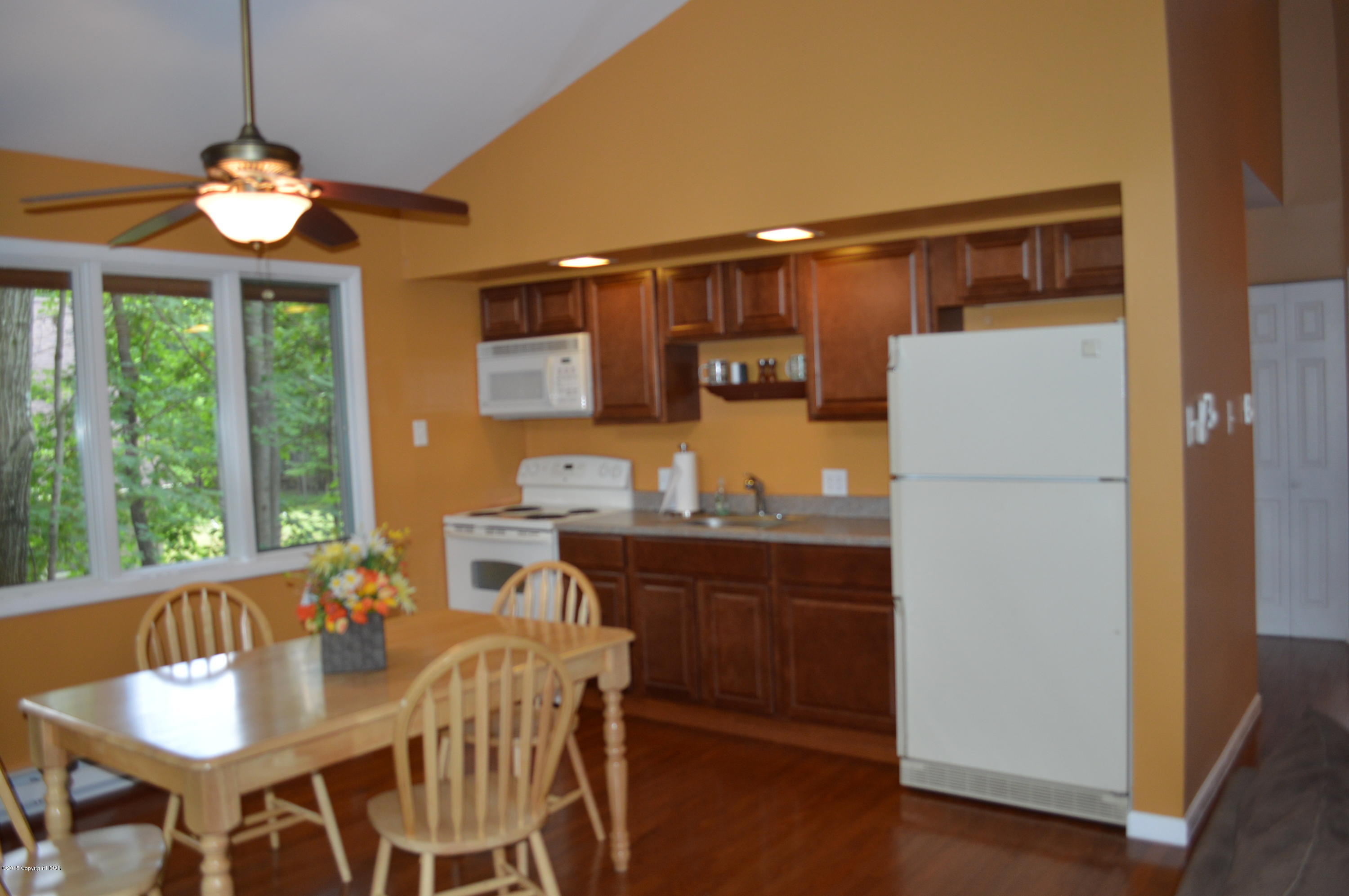 180 Brier Crest Road Blakeslee, PA 18610 - Photo 7 of 32 Kitchen