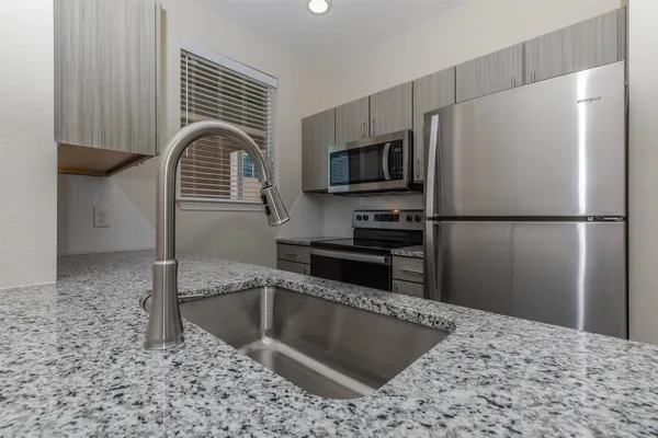 $975 | 1201 West Whitestone Boulevard, Unit B203, Cedar Park, TX 78613