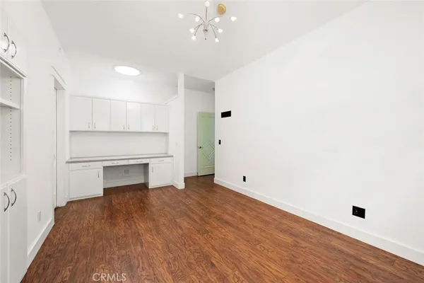 a view of empty room with a ceiling fan